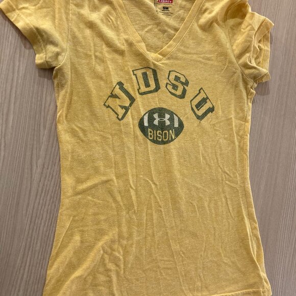 North Dakota State University Bison Football T Shirt Womens Small Under Armour - Picture 1 of 3